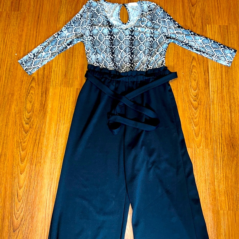 Long sleeve snakeskin pants suit
